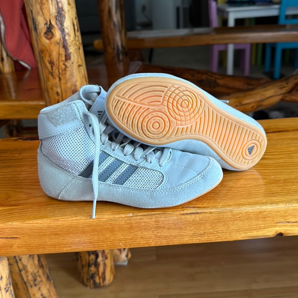 Wrestling shoes